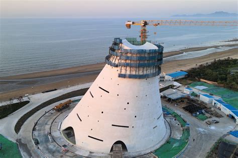 太陽の塔 第四の顔：未来への扉を開く神秘の象徴