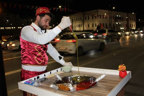  Suqian Şehri'nden Gelen Lezzet: Yiyi -  Baharatlı ve Acı, Yumuşak ve Doyurucu Bir Yolculuk!